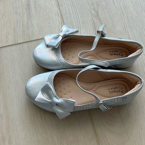 Dress silver shoes for little girls